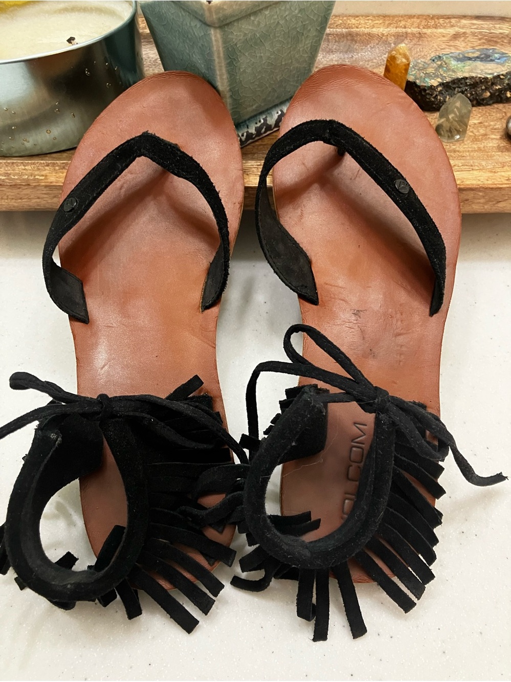 Volcom Black Suede Fringe Sandals Women’s Size 8 Ankle Wrap Boho Flat